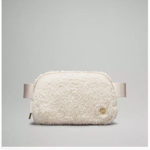 NWOT Lululemon Everywhere Belt Bag